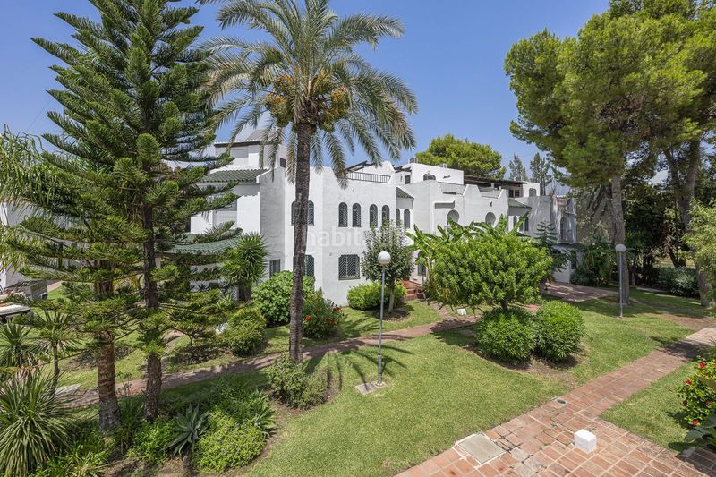 Foto 69e682a5-95e5-4528-a23b-edc053cad15b. Casa adossada amb aparcament a Las Brisas Marbella