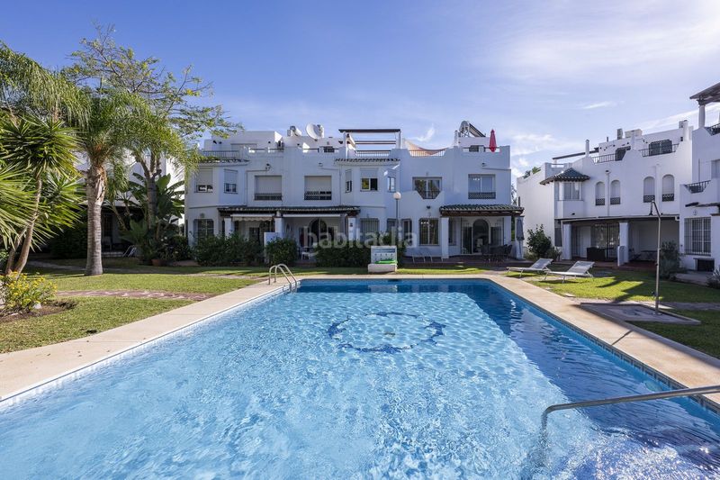 Foto 7fb9fbb5-7ca8-47a3-ba94-8a9decd39f9f. Casa adossada amb aparcament a Las Brisas Marbella