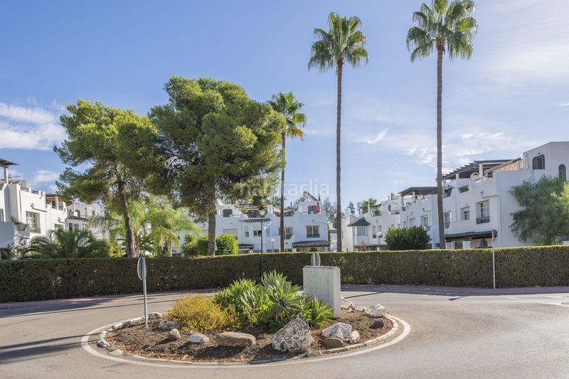 Foto 8374e231-bfee-46bd-92fd-8309c134e97f. Casa adossada amb aparcament a Las Brisas Marbella