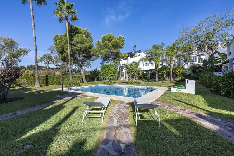 Foto a4cd57bb-f4ce-47d5-ac31-95bc158b5785. Casa adossada amb aparcament a Las Brisas Marbella