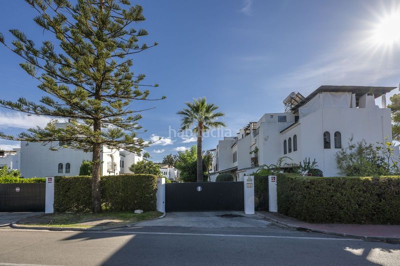 Foto ad7162f1-ea2b-4b45-8418-f58d696fd233. Casa adossada amb aparcament a Las Brisas Marbella