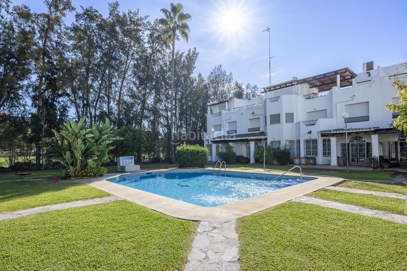 Foto f335bce7-e82a-4ee4-b111-d1b17ab08103. Casa adossada amb aparcament a Las Brisas Marbella