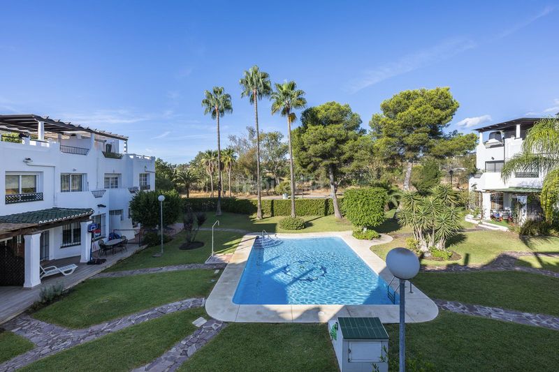 Foto f3362a09-0a3a-4893-95dd-5dfb0ef01aa9. Casa adossada amb aparcament a Las Brisas Marbella