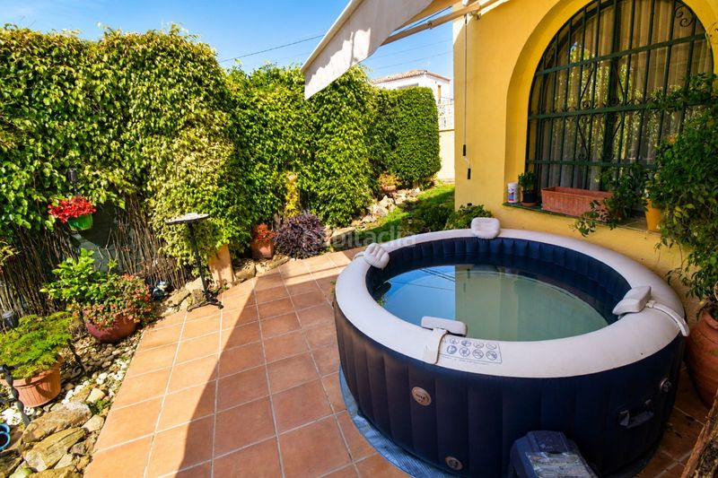Foto bc62c57f-44b6-42be-b8e9-667acc25854c. Casa adossada amb aparcament a Casco Antiguo Marbella