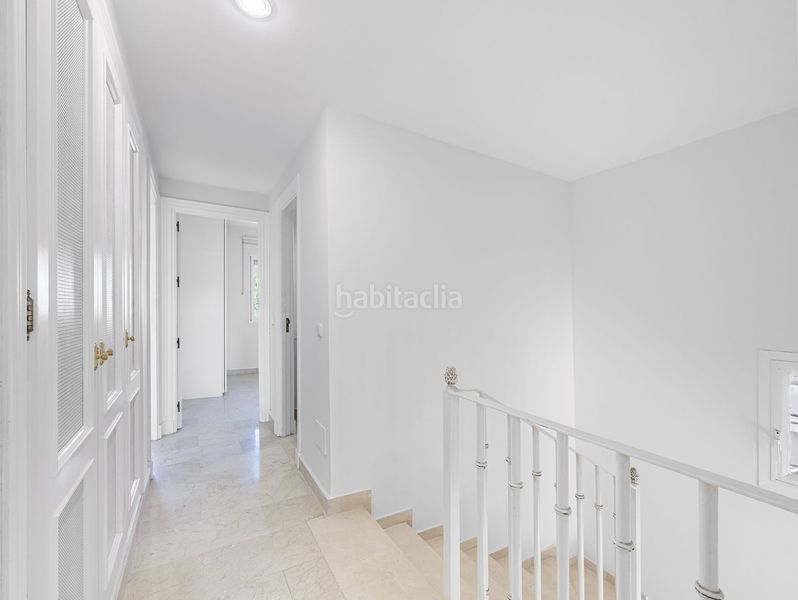 Foto 0e3ffac7-205a-4f79-bd0c-fcd8082e8f55. Casa adossada amb aparcament a Las Brisas Marbella