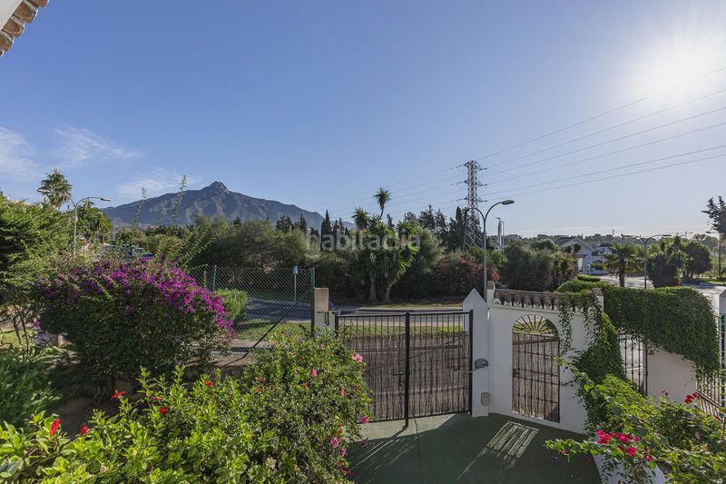 Foto 3d3fc299-3557-4094-8cca-1f15dd2fe9ba. Casa adossada amb aparcament a Las Brisas Marbella