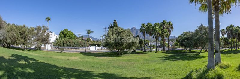 Foto 9f298a87-3500-4e50-b914-129123023cd3. Casa adossada amb aparcament a Las Brisas Marbella