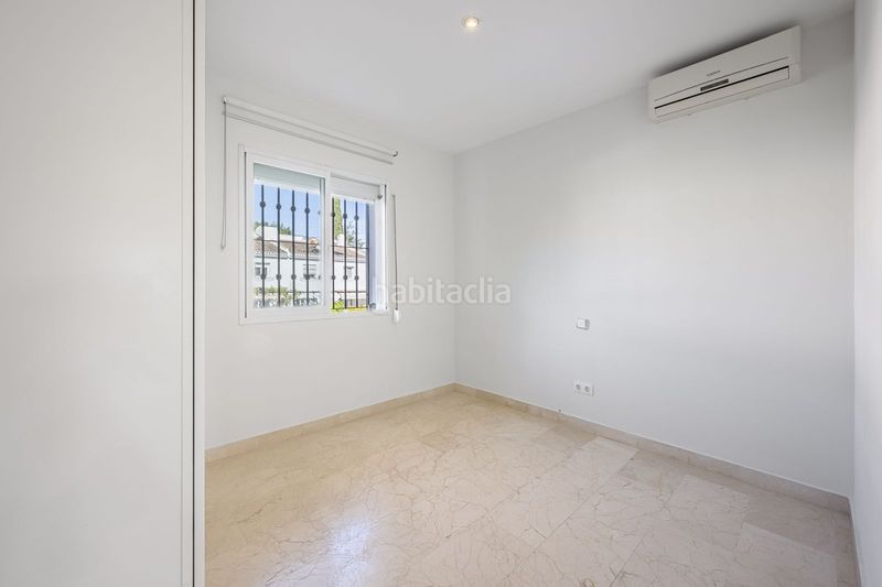 Foto ddee9e23-4c8b-4734-8cc7-0327b17a0792. Casa adossada amb aparcament a Las Brisas Marbella