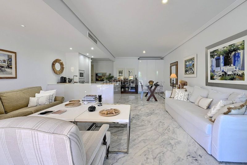 Foto a0cb2628-0578-45ee-b7ed-85a86048427f. Pis amb aparcament a bahía de Marbella Marbella