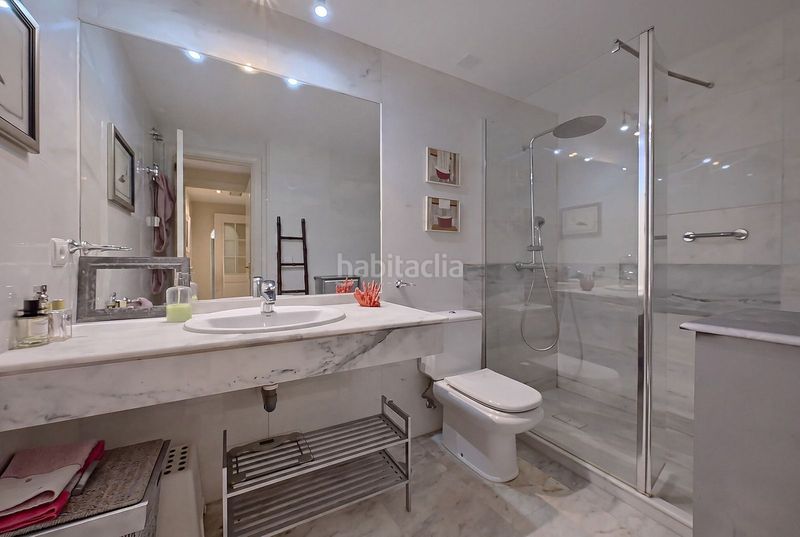 Foto b584037d-c45a-4f6e-bebb-13ec49b2bd20. Pis amb aparcament a bahía de Marbella Marbella