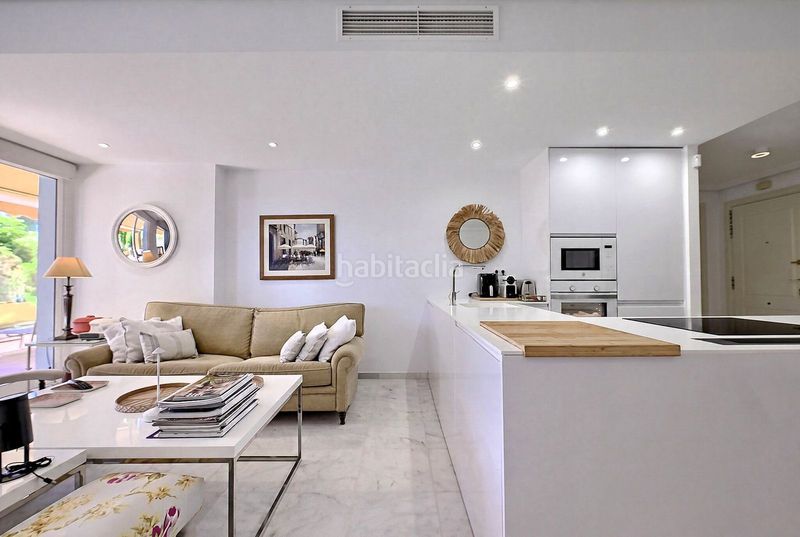 Foto c3731420-3d3e-4754-9f46-7afb43c1c8dc. Pis amb aparcament a bahía de Marbella Marbella