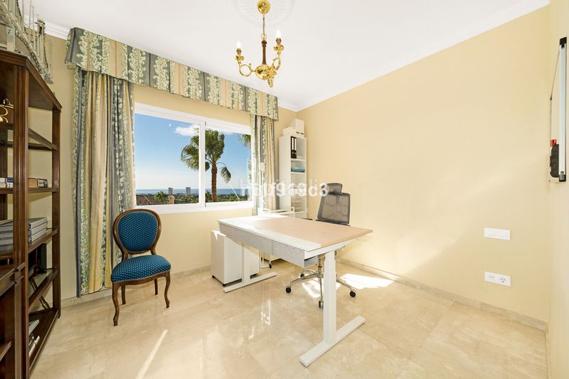 Foto 3a7103b2-de12-408d-932d-382a051cd3cb. Pis a Elviria Marbella