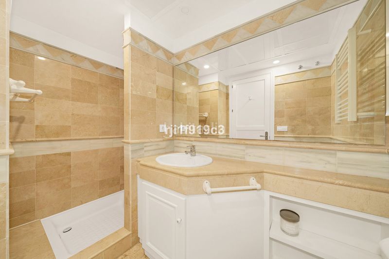 Foto b4fd5c4b-1547-40cf-93be-d1d4c303d0bb. Pis a Elviria Marbella