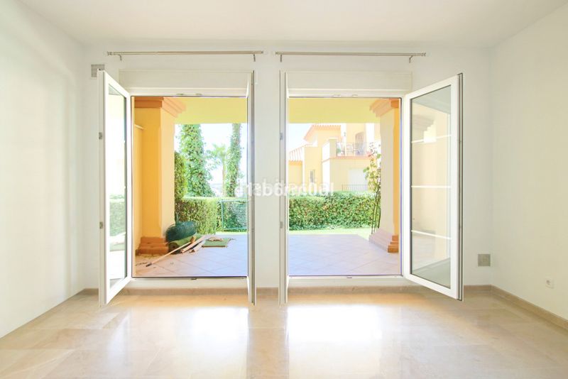 Foto 0caf816f-2d0d-441f-a9fb-4f13d0f1314e. Pis a Las Brisas Marbella