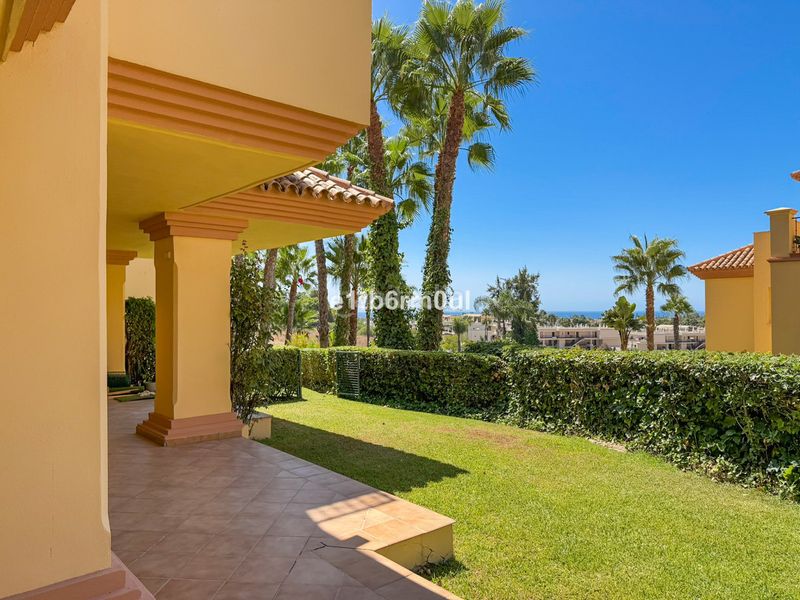 Foto 0f9e2a97-b63b-4cf7-a02f-eb46ab9e2e1a. Pis a Las Brisas Marbella