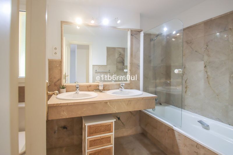 Foto 35494879-f2d8-4bf6-b4be-3c573251a24d. Pis a Las Brisas Marbella