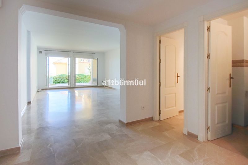 Foto 4c4d7f5b-499f-4e6b-a818-a763f82fa96a. Pis a Las Brisas Marbella