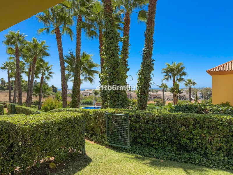 Foto 4f30bb4c-8e44-4fbe-8cf1-b6bb13d6349a. Pis a Las Brisas Marbella