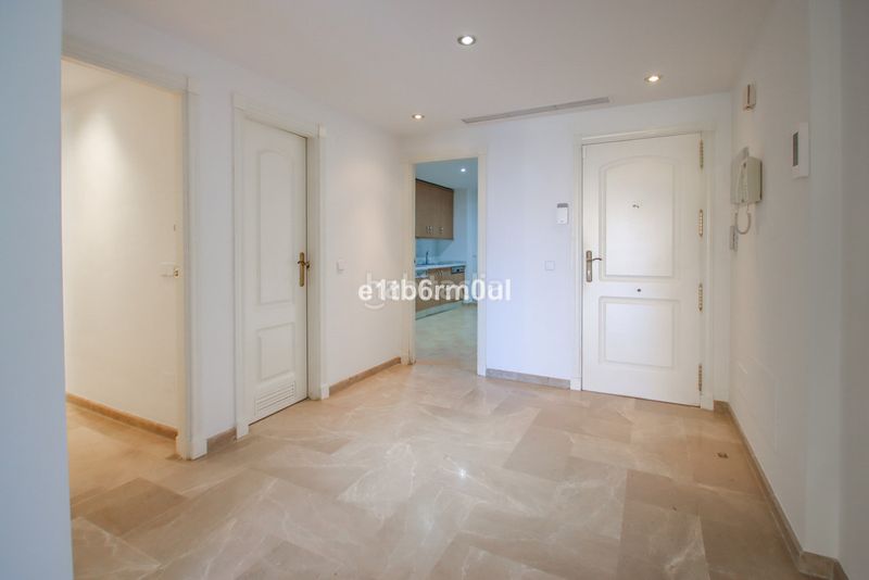 Foto b8749b06-a1b6-4769-bf57-236f6aa1e9b9. Pis a Las Brisas Marbella