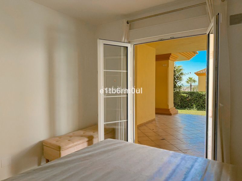 Foto f538df08-f77a-4211-a02e-2da1d58e4461. Pis a Las Brisas Marbella
