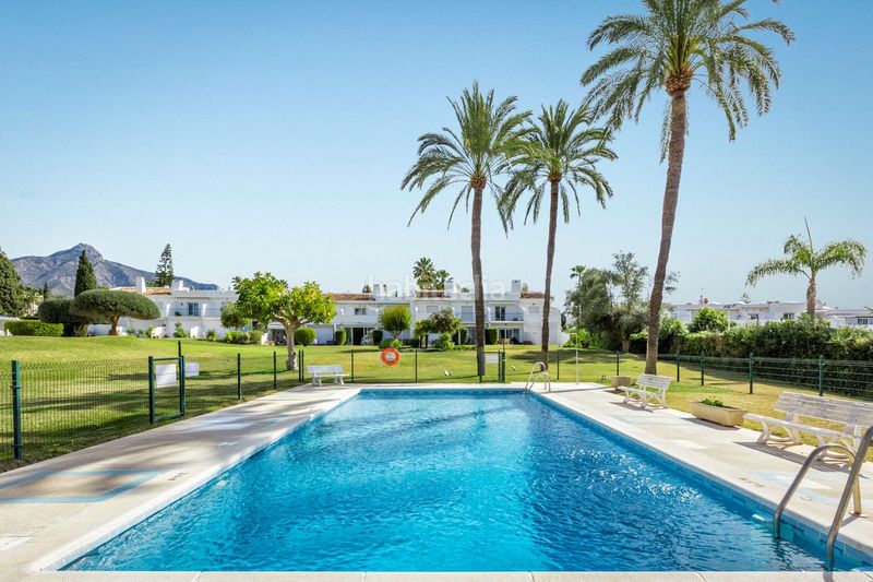 Foto 5694b27d-87ca-4234-b006-a35c833a4558. Piso en Las Brisas Marbella