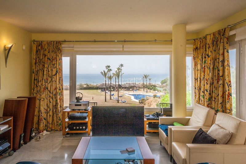 Foto a6f5fbf9-fb1f-4fa9-91b6-289e00e7264d. Pis a Elviria Marbella