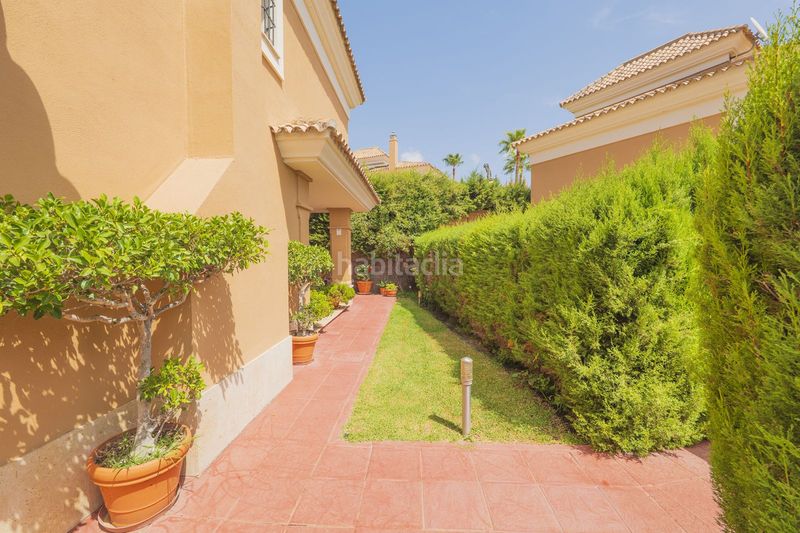 Foto 96f9156d-cef1-4359-82f7-10d1babbf7e2. Casa adossada a Los Monteros Marbella