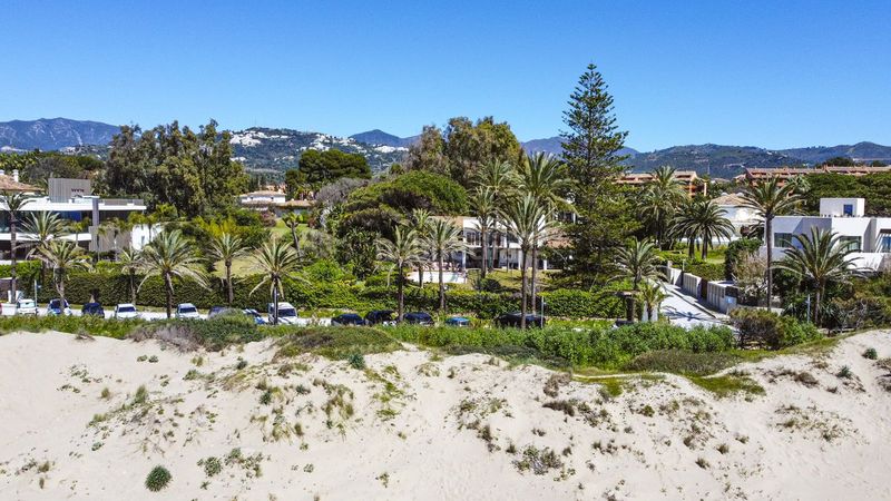 Foto ed9f1f5d-b0d1-4a96-b266-c8efaef834b6. Casa adosada en Los Monteros Marbella