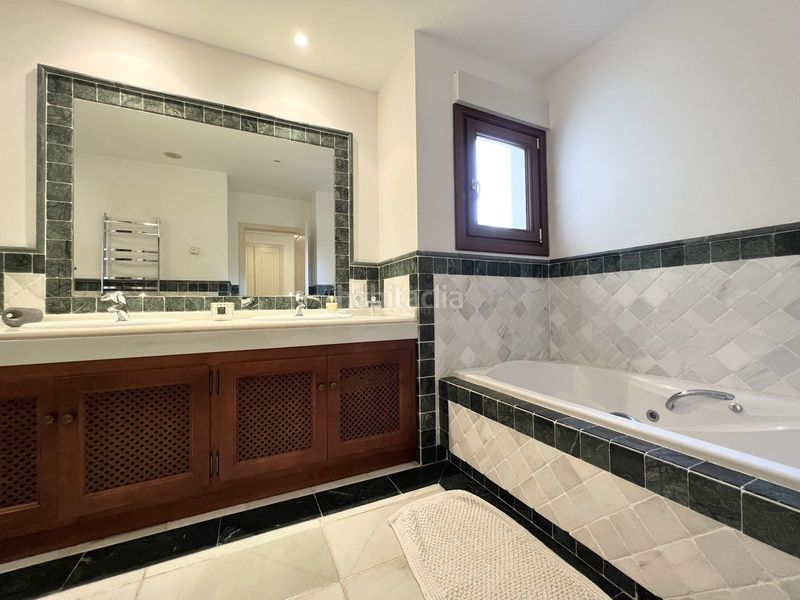 Foto fbe68131-cea6-4874-8beb-249561e5f0cd. Pis a La Carolina - Guadalpín Marbella