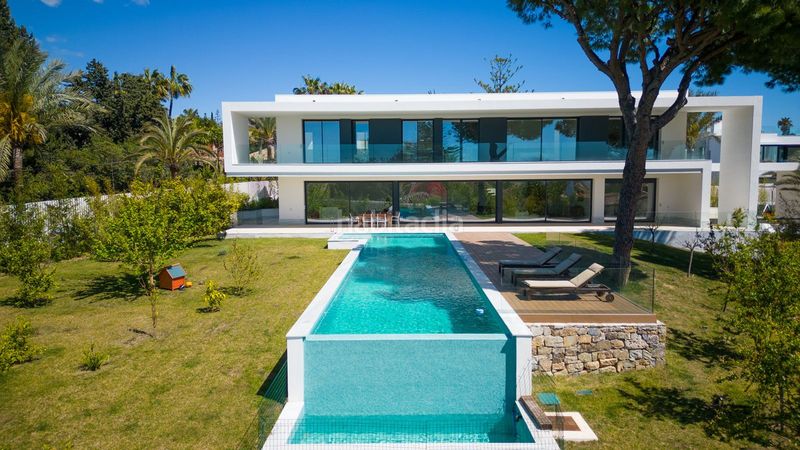 Foto b4cb7df0-936a-4b6e-acb5-8bd55ef8602a. Casa adossada a Marbesa Marbella