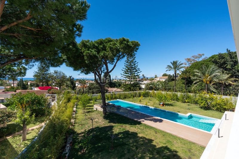 Foto c242b7c6-b4c2-4990-9c4b-92d3a081f611. Casa adossada a Marbesa Marbella