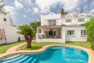 Casa adossada a Elviria