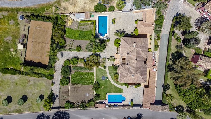 Foto 03a625fa-c081-46da-b348-2a6e2a580901. Casa adossada amb aparcament a La Quinta Benahavís