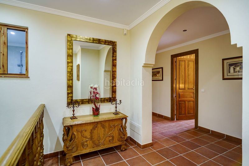 Foto 2a1e3bc3-c2e5-4f12-b0b8-0aa270a7938f. Casa adossada amb aparcament a La Quinta Benahavís