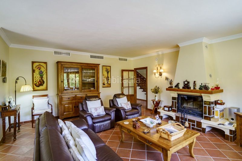 Foto 2cc01bbc-238a-4ee1-82d0-76b9c8d758bc. Casa adossada amb aparcament a La Quinta Benahavís