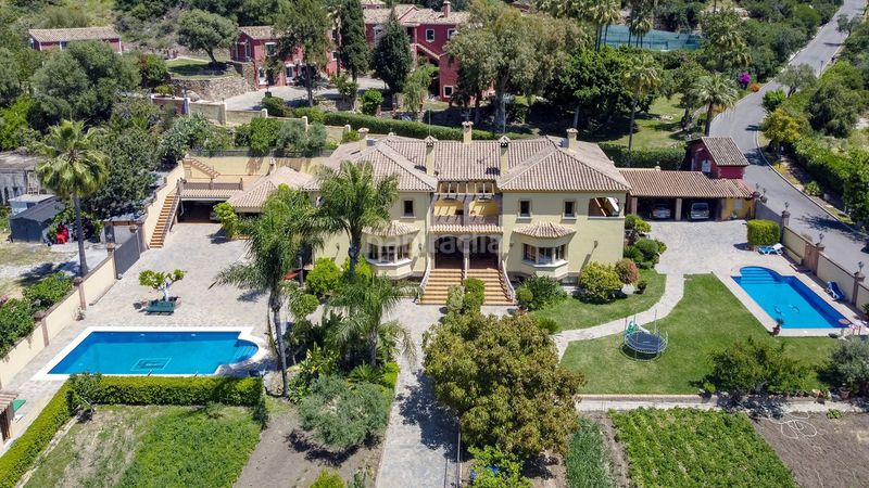 Foto ac7cf2d2-99fc-41f6-9225-8ace67e67e46. Casa adossada amb aparcament a La Quinta Benahavís