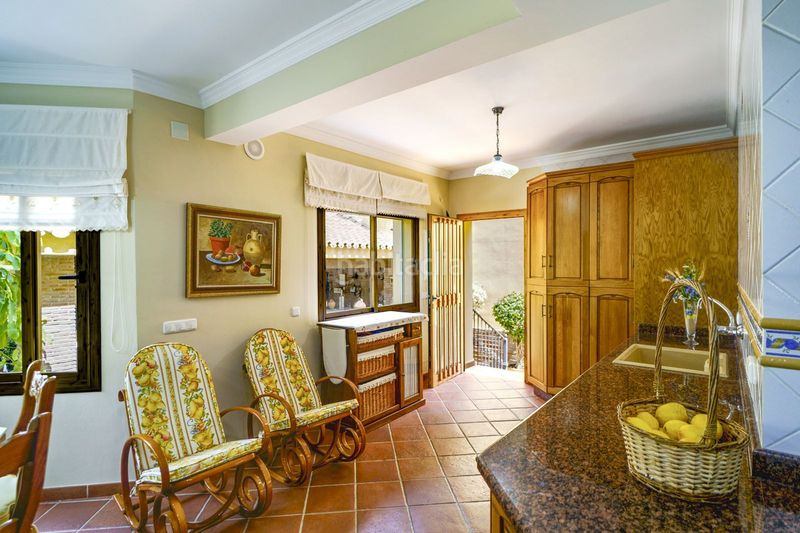 Foto bc42cc9e-fe74-4332-b9da-1e0964f96c32. Casa adossada amb aparcament a La Quinta Benahavís