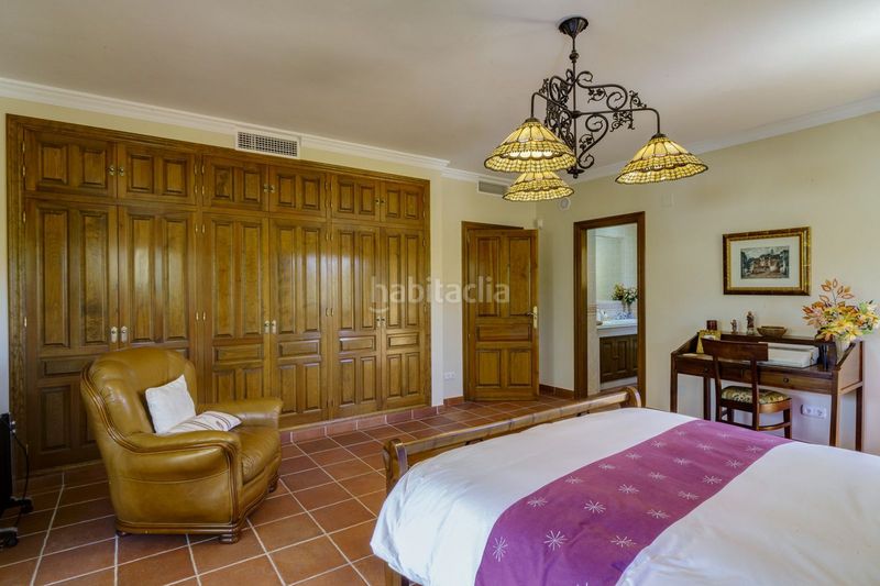 Foto f13c93ce-09fa-45ba-ba86-1230717f2434. Casa adossada amb aparcament a La Quinta Benahavís
