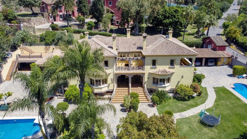 Foto fdff00db-13d8-40e6-932b-08da5647606b. Casa adossada amb aparcament a La Quinta Benahavís