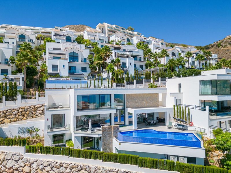 Foto eb953bfd-34d6-4817-8c8e-813b3a1e396e. Casa adossada amb aparcament a Cortijo Torrequebrada Benalmádena