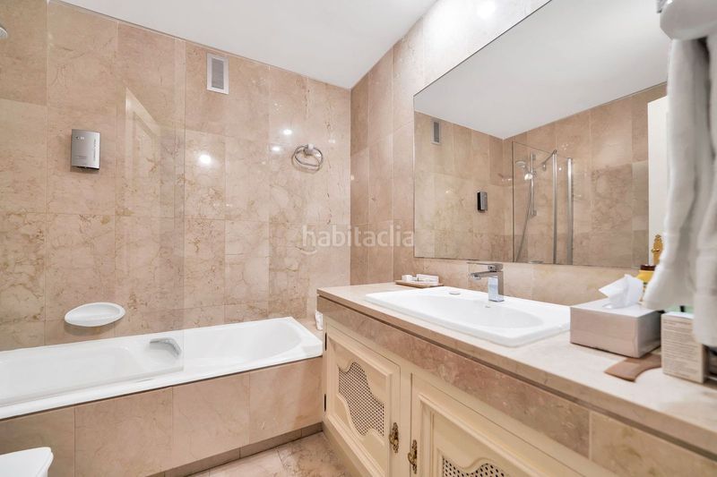 Foto a8150f5b-ccd2-43bc-884b-659053a5c02f. Àtic amb aparcament a Casco Antiguo Marbella