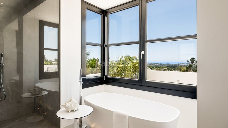 Foto a866e8cb-c018-4142-b49a-b498a3ee3269. Casa adosada en Las Brisas Marbella