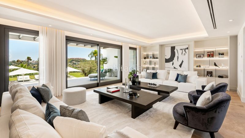 Foto 8e111a8f-bffd-410c-a301-1bf90f2a9713. Casa adossada amb aparcament a Las Brisas Marbella