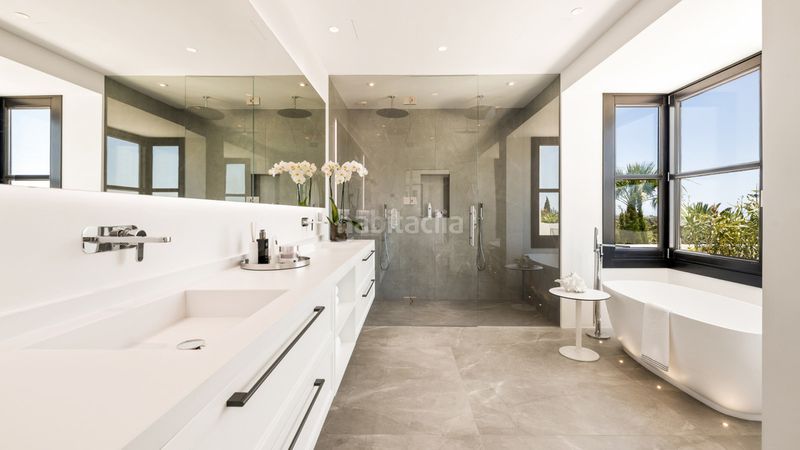 Foto 97ac0264-5db8-48c8-ba18-6d224d7e7340. Casa adossada amb aparcament a Las Brisas Marbella