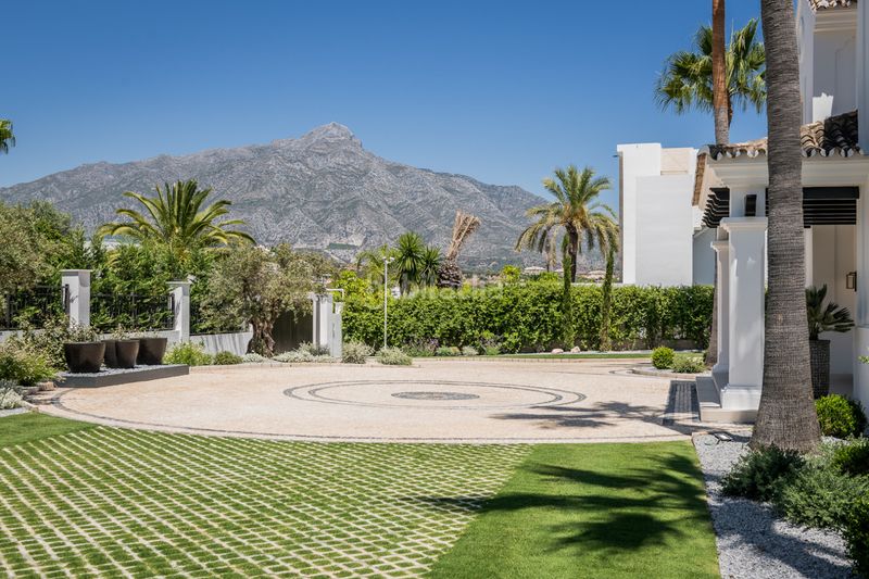 Foto 99a93e18-a593-47f5-949f-4e8d99792d66. Casa adossada amb aparcament a Las Brisas Marbella