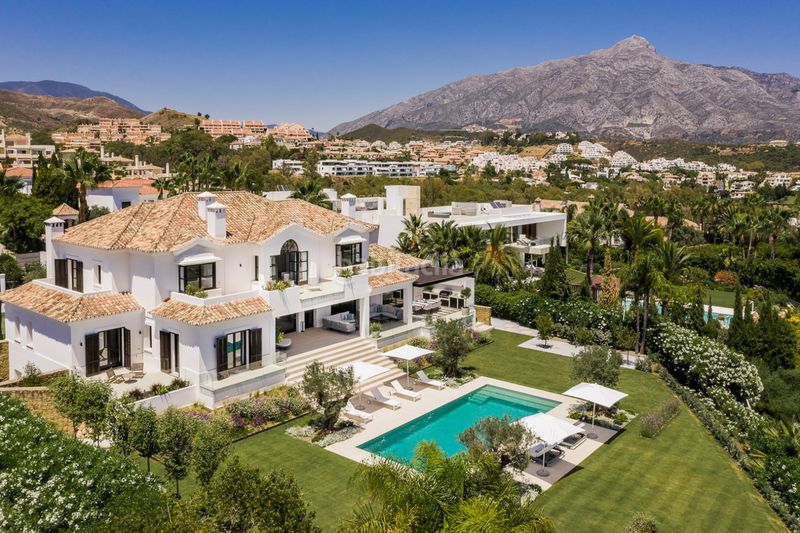 Foto a91853fa-38ee-4059-a4d2-bdb7f95bf93e. Casa adossada amb aparcament a Las Brisas Marbella