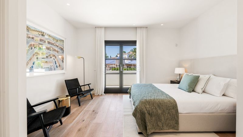 Foto bb1acddd-3dbe-42ba-ad2f-ff0c7fe74c47. Casa adossada amb aparcament a Las Brisas Marbella