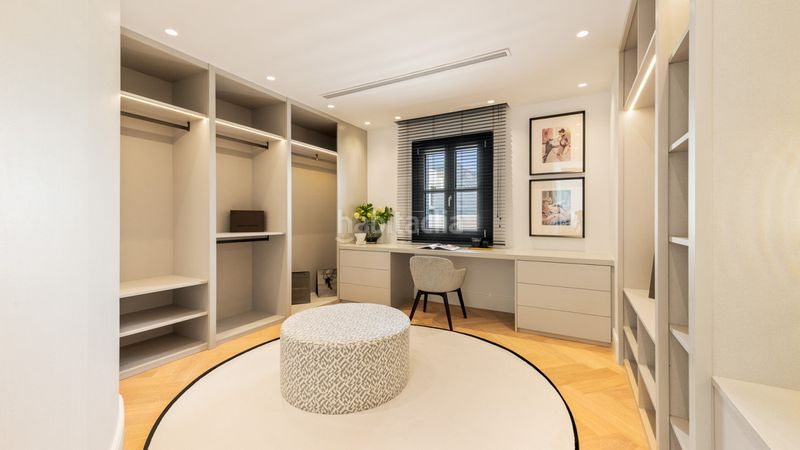 Foto be207cea-47fe-446a-8ede-ecfe6444a71a. Casa adossada amb aparcament a Las Brisas Marbella