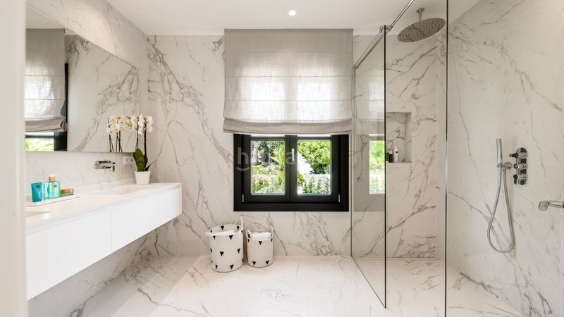 Foto dc53ba3f-bf9a-4055-9341-b27f9198f15c. Casa adossada amb aparcament a Las Brisas Marbella