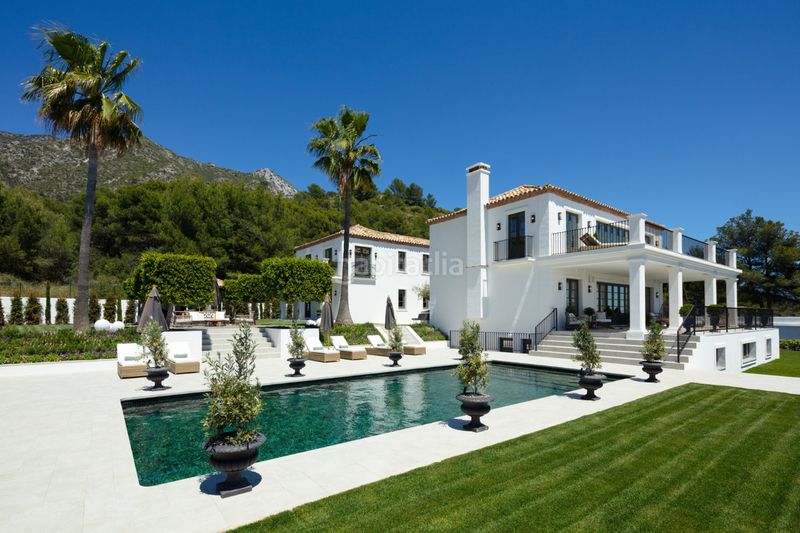 Foto 0ab48ee5-8f6f-479c-b91f-e924493637b0. Casa adossada amb aparcament a Sierra Blanca Marbella